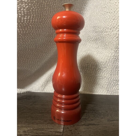 Great Condition Pre Owned Le Creuset Single Salt  Mill Grinder 8" Cherry Red - Picture 1 of 3